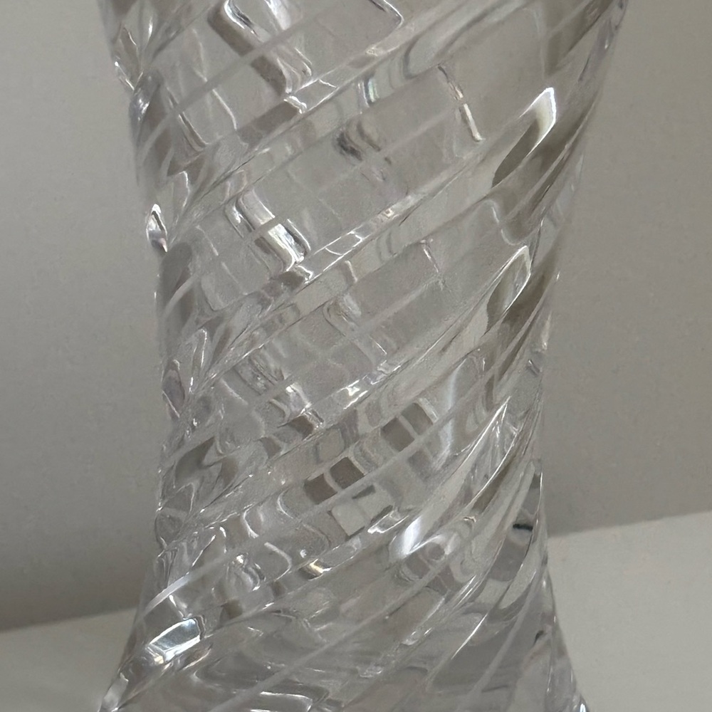 Vintage swirl crystal vase - Picture 6 of 9